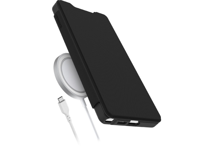 갤럭시 S25 시리즈 리액트 폴리오 케이스 제품이 오른쪽으로 약 45도 돌아간 상태의 모습과 함께 무선 충전기가 부착되는 모습이 연출되고 있습니다.