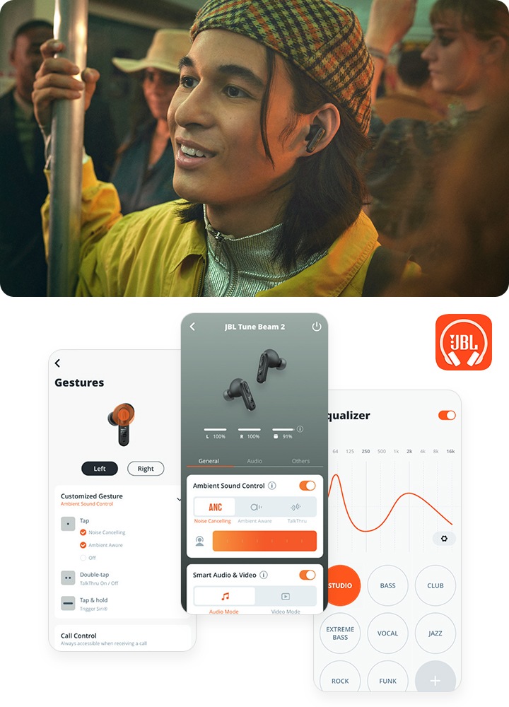 블랙 색상의 이어버드를 착용한 남성이 지하철을 손잡이를 잡고 있습니다. 오른쪽에는 JBL Headphones 앱의 화면이 보입니다.