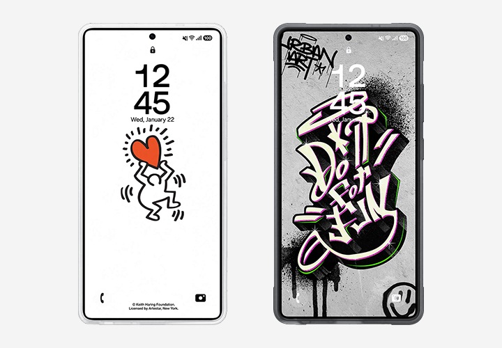 키스 해링의 그림이 입혀진 플립카드가 같은 디자인의 플립수트 케이스와 스마트폰 사이에 장착되어 있습니다. 러기드 플립수트 케이스의 플립카드가 다른 스마트폰과 케이스 사이에 장착되어, 그래피티 디자인으로 매칭됩니다. 각 스마트폰의 잠금 화면은 케이스에 보이는 디자인과 일치합니다.