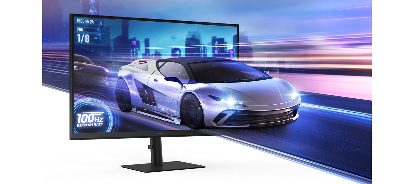 모니터 화면 속에서 자동차 이미지가 마치 실제로 움직이는 것처럼 생동감 있게 표현되어 있습니다. 자동차가 화면을 가로질러 질주하는 듯한 느낌을 주며, 이를 더욱 극적으로 만들기 위해 속도감 있는 연출이 가미되었습니다.