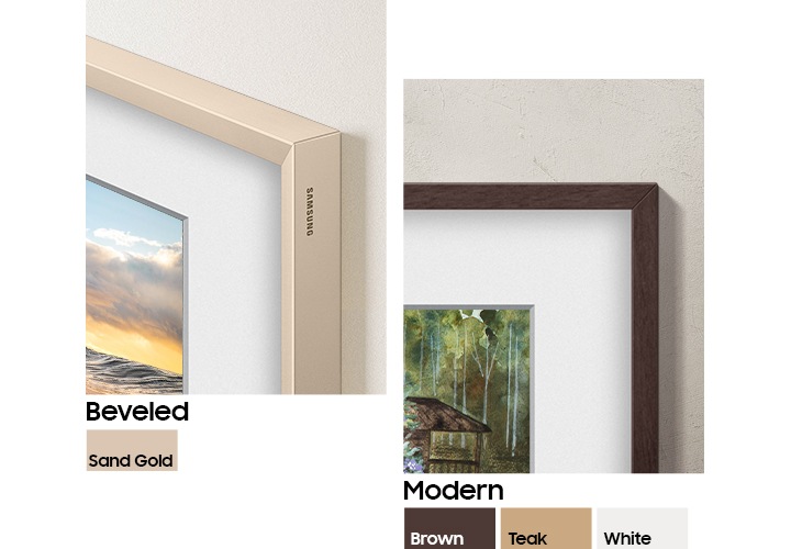 왼쪽에는 챔퍼 샌드골드 베젤이 설치된 TV의 우측 상단 확대 컷이 보이며 하단에는 샌드골드 색생표가 보입니다. 오른쪽에는 플랫 브라운 베젤이 설치된 TV의 우측 확대 컷이 보이며,  하단에는 브라운, 티크, 화이트의 색상표가 보입니다.