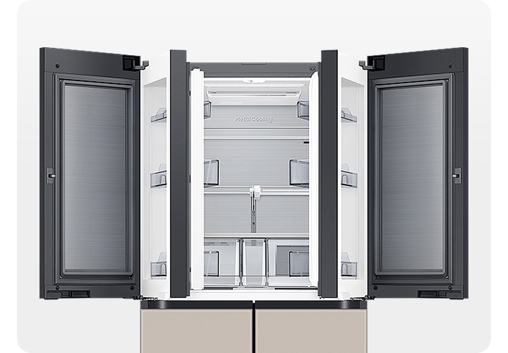 냉장고 양쪽 상칸 쇼케이스가 활짝 열린 이미지 입니다.