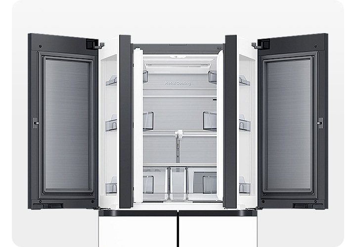 냉장고 양쪽 상칸 쇼케이스가 활짝 열린 이미지 입니다.