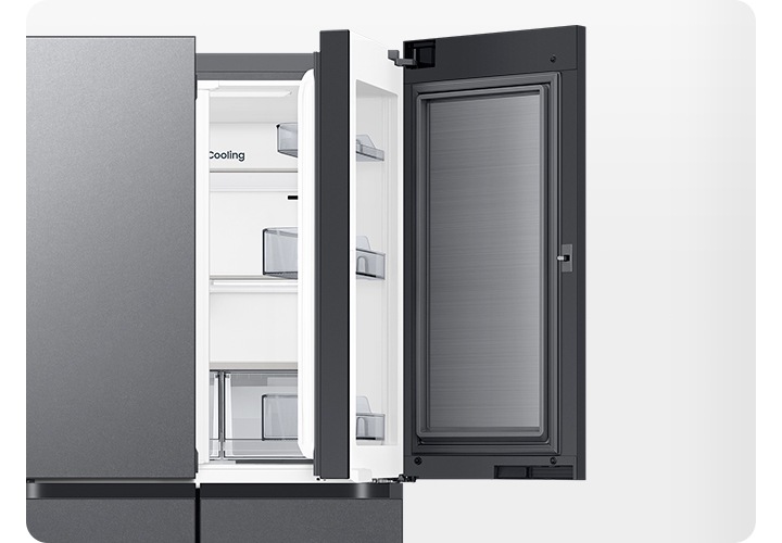 냉장고 우측 상단 푸드 쇼케이스가 열려있는 이미지 입니다.