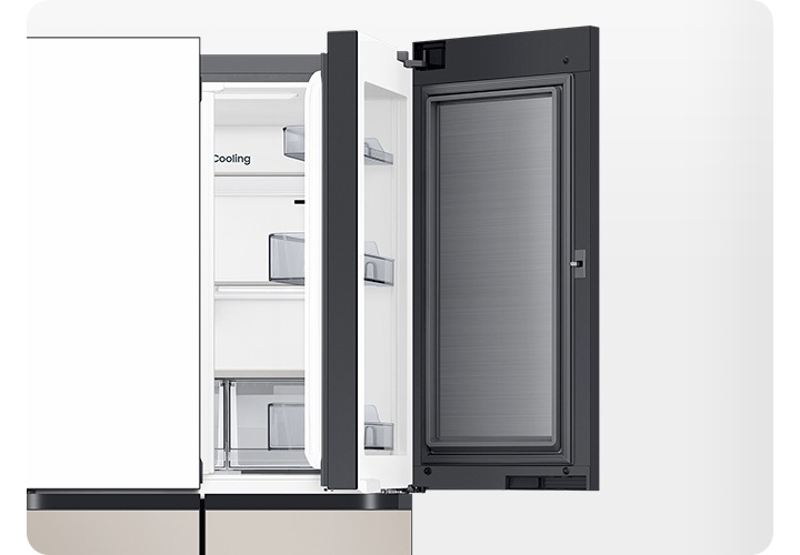 냉장고 우측 상단 푸드 쇼케이스가 열려있는 이미지 입니다.