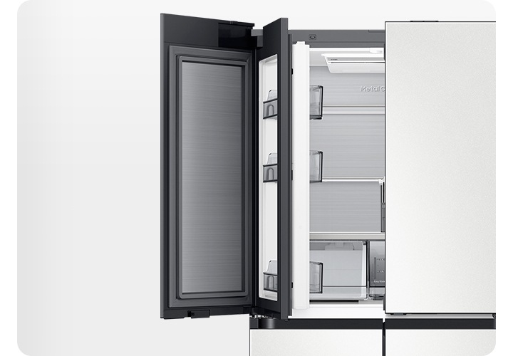 [냉장고 좌측 상단 푸드쇼케이스가 열려있는 이미지 입니다.]