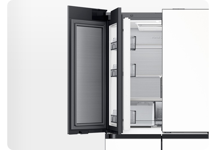 냉장고 좌측 상단 푸드쇼케이스가 열려있는 이미지 입니다.