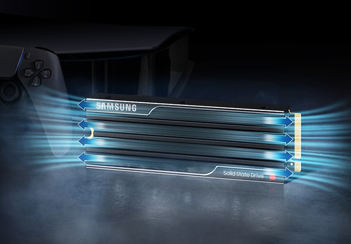 SSD 9100 PRO with Heatsink의 양 끝으로 열이 빠져나온다는 것을 표현하는 파란 선들이 보이며 같은 바깥을 향하는 화살표가 있는 모습이 보이고 있습니다.