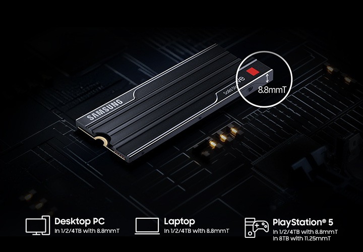 어두운 배경에 9100 PRO with Heatsink 제품이 우측으로 45도 기울어진채 놓여있고 제품의 좌측 상단을 확대하여 제품의 두께를 보여주는 화살표와 함께 8.8mmT의 텍스트가 제품의 두께를 상세히 설명하고 있습니다. 이미지 하단에는 Desrtop PC, Laptop, PlayStation® 5를 위한 PCI-SIG® D8 사양을 충족함을 보여주는 텍스트가 있습니다.