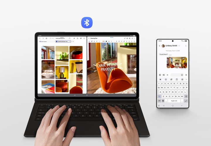 한 사람이 키보드 북커버를 장착한 갤럭시 탭 S10 FE+를 사용하고 있습니다. 화면이 두 개의 창으로 나뉘고, 왼쪽에는 여러 가구가 표시된 이미지 검색 결과가 표시되고, 오른쪽에는 이미지 편집 화면이 표시됩니다. 갤럭시 탭 S10 Ultra의 오른쪽에 있는 갤럭시 스마트폰에는 편집 중인 이미지와 같은 이미지가 표시됩니다. 갤럭시 탭 S10 Ultra 위에 블루투스 로고가 표시됩니다.