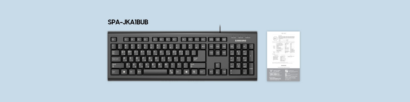 검은색 키보드의 정면 이미지가 보이고 오른쪽으로 제품 보증서가 놓여있습니다.