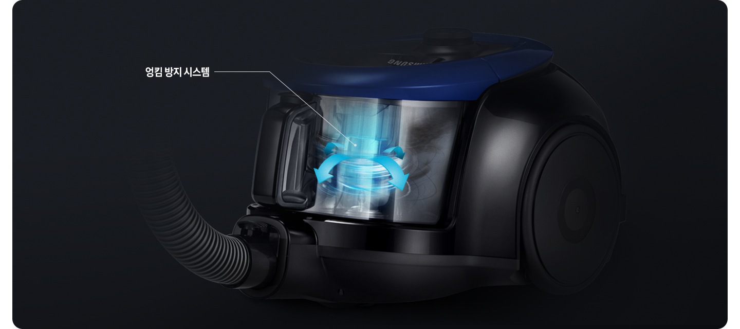 블랙 배경에 이미지 오른쪽 부분에는 본체 왼쪽 45도 확대 컷에 엉킴 방지 시스템 문구가 엉킴 방지 시스템 회전하는 모습이 선으로 연결 되어 있습니다.