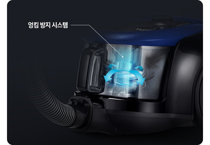 블랙 배경에 이미지 오른쪽 부분에는 본체 왼쪽 45도 확대 컷에 엉킴 방지 시스템 문구가 엉킴 방지 시스템 회전하는 모습이 선으로 연결 되어 있습니다.