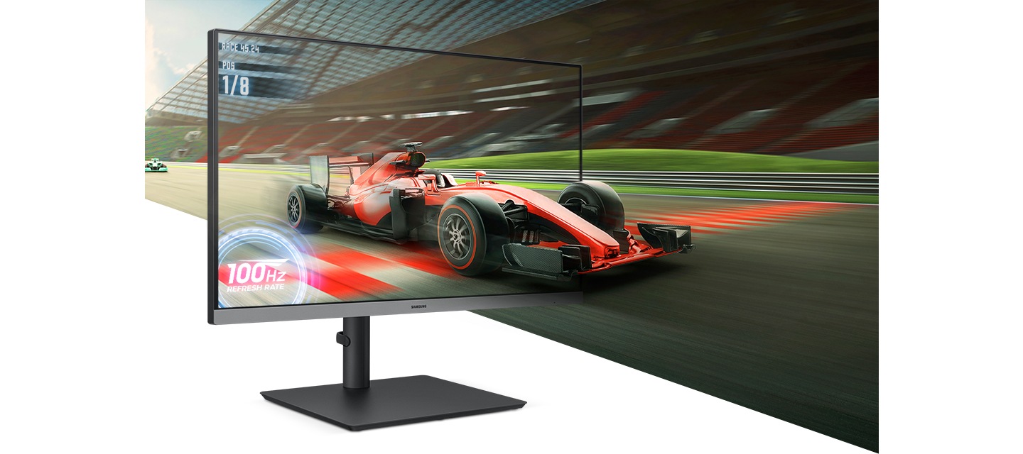 모니터 화면을 뚫고 나오는 듯한 f1경기 화면을 보여줍니다.