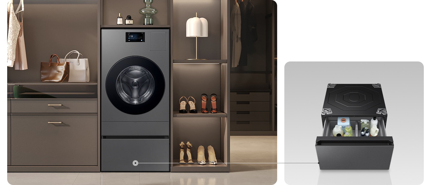 이미지 왼쪽에는 수납장 사이즈 Bespoke AI 콤보+ Bespoke AI 콤보 수납함 제품 이미지 보입니다.  제품 왼쪽에는 수납장있고, 수납장 위에는 가방 2개와 옷이걸려있습니다. 오른쪽에는 구두와 옷들이 걸려있습니다. 이미지 오른쪽에는 수납함 열려있는 이미지 보입니다, 수납함 안에는 각종 세제들이 있습니다.