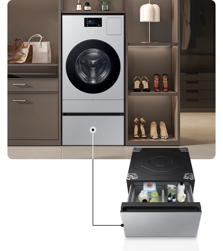 이미지 왼쪽에는 수납장 사이즈 Bespoke AI 콤보+ Bespoke AI 콤보 수납함 제품 이미지 보입니다.  제품 왼쪽에는 수납장있고, 수납장 위에는 가방 2개와 옷이걸려있습니다. 오른쪽에는 구두와 옷들이 걸려있습니다. 이미지 오른쪽에는 수납함 열려있는 이미지 보입니다, 수납함 안에는 각종 세제들이 있습니다.