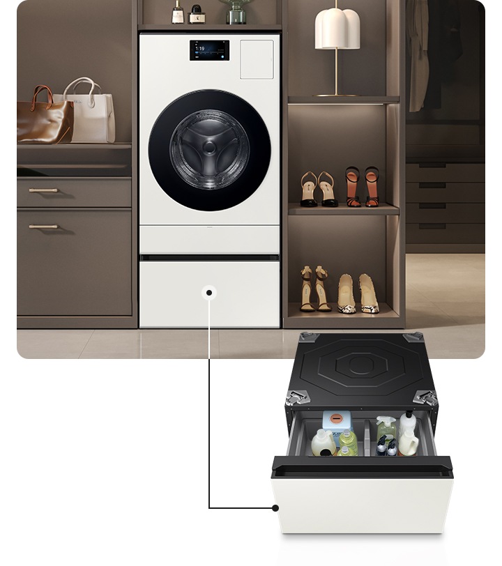 이미지 왼쪽에는 수납장 사이즈 Bespoke AI 콤보+ Bespoke AI 콤보 수납함 제품 이미지 보입니다.  제품 왼쪽에는 수납장있고, 수납장 위에는 가방 2개와 옷이걸려있습니다. 오른쪽에는 구두와 옷들이 걸려있습니다. 이미지 오른쪽에는 수납함 열려있는 이미지 보입니다, 수납함 안에는 각종 세제들이 있습니다.