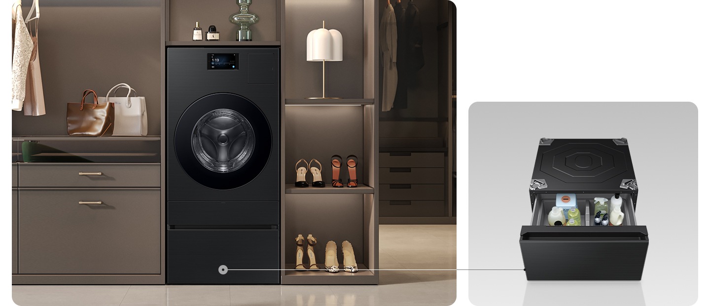 이미지 왼쪽에는 수납장 사이즈 Bespoke AI 콤보+ Bespoke AI 콤보 수납함 제품 이미지 보입니다.  제품 왼쪽에는 수납장있고, 수납장 위에는 가방 2개와 옷이걸려있습니다. 오른쪽에는 구두와 옷들이 걸려있습니다. 이미지 오른쪽에는 수납함 열려있는 이미지 보입니다, 수납함 안에는 각종 세제들이 있습니다.