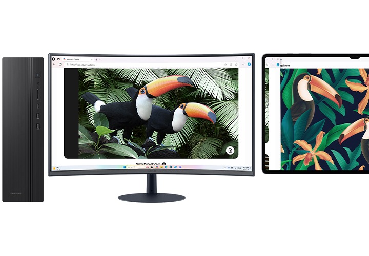 데스크탑과 모니터, 갤럭시 탭이 나란히 놓여있습니다.