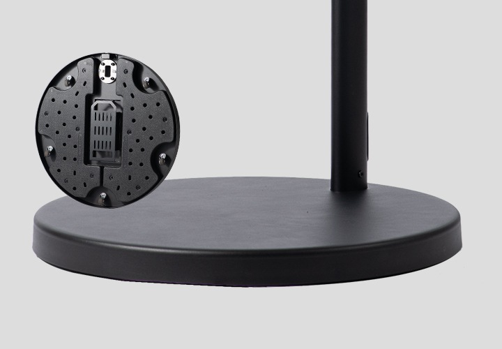 스탠드의 하단 부분 이미지를 크게 보여주고 있으며, 우측에는 스탠드의 바닥면 하단을 보여주는 이미지가 있습니다.