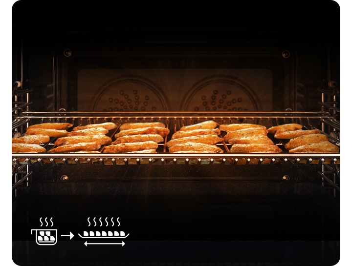 오븐 내부에서 닭 날개가 기름 없이 익혀지고 있는 모습입니다.