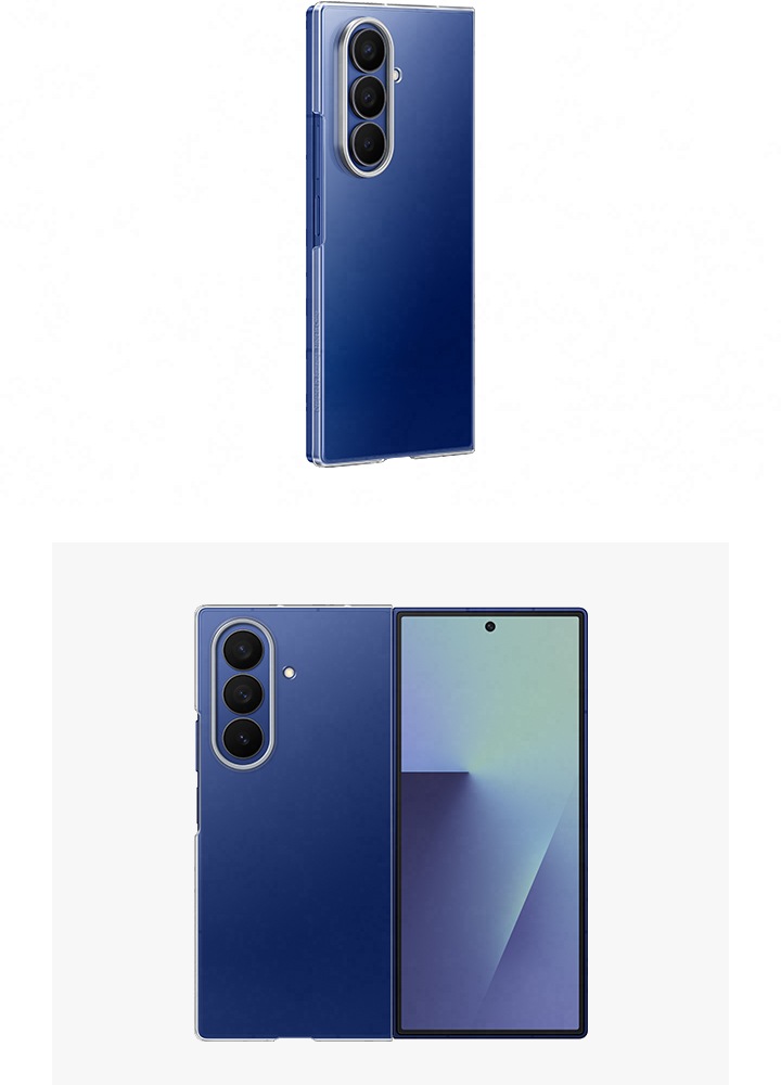 접혀진 갤럭시 Z 폴드7가 클리어 케이스를 착용한 채 약간 옆으로 기울어져 서 있습니다. 펼쳐진 갤럭시 Z 폴드7은 클리어 케이스가 장착된 상태로 전면 화면과 카메라가 정면을 향하도록 놓여 있어 케이스의 슬림함을 강조하고 있습니다.