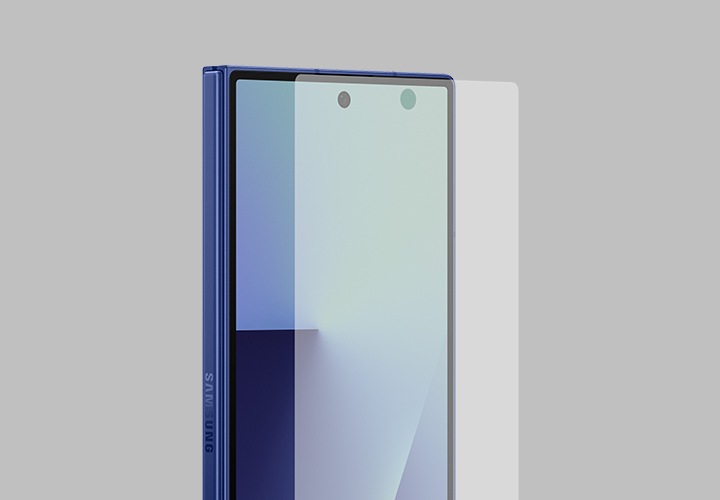 갤럭시 Z 폴드7은 살짝 기울여진 채 세워져 있어 커버 화면 방향으로 놓여 있습니다. AR 필름이 화면 가까이에 떠 있어 완벽한 밀착 디자인을 강조합니다.