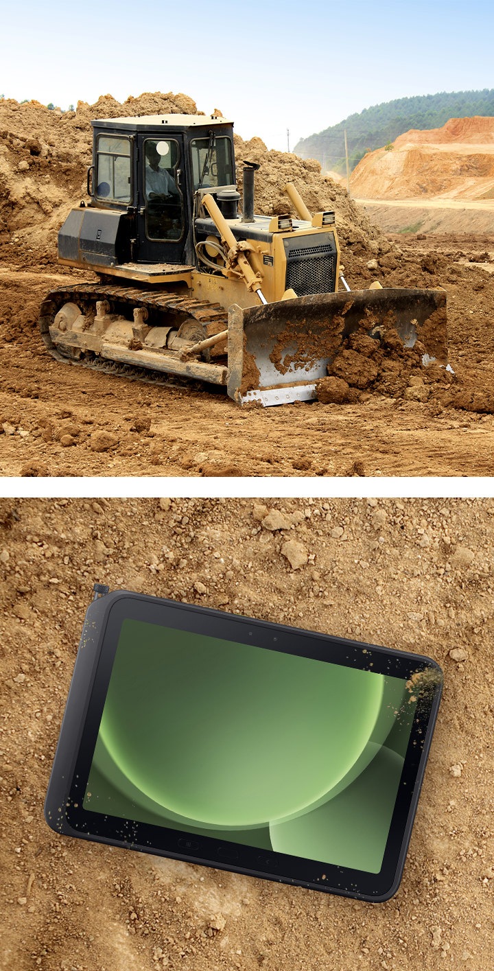 좌측에는 불도저가 땅을 파고 있는 사진이 있습니다. 오른쪽에는 땅 위에 살짝 흙이 묻은채 놓여 있는 갤럭시 탭 액티브5 프로 제품의 모습이 있습니다. 디스플레이에는 녹색 음영의 그래픽이 띄워져 있습니다.