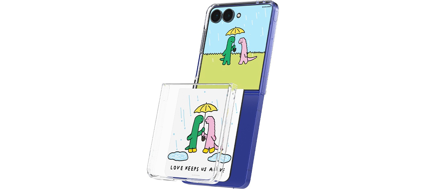 완전히 펼쳐져 있는 갤럭시 Z 플립7 플렉스 윈도우에 조구만 레인의 영상 콘텐츠가 띄워져 있고, 기기, 플립수트 카드, 케이스가 공간을 두고 서로 떨어져 있습니다.