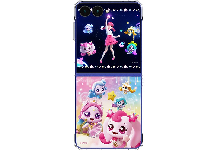 세 마리의 로열핑이 왼쪽, 오른쪽, 위쪽, 아래쪽에서 별을 타고 나타나고 사라집니다. 마지막 로열핑이 사라진 직후 소녀가 돌면서 등장하고 소녀의 전신이 보일 때 한쪽 손을 치켜 올리는 동시에 소녀의 등 쪽에서 네 마리의 로열핑이 다시 등장합니다.