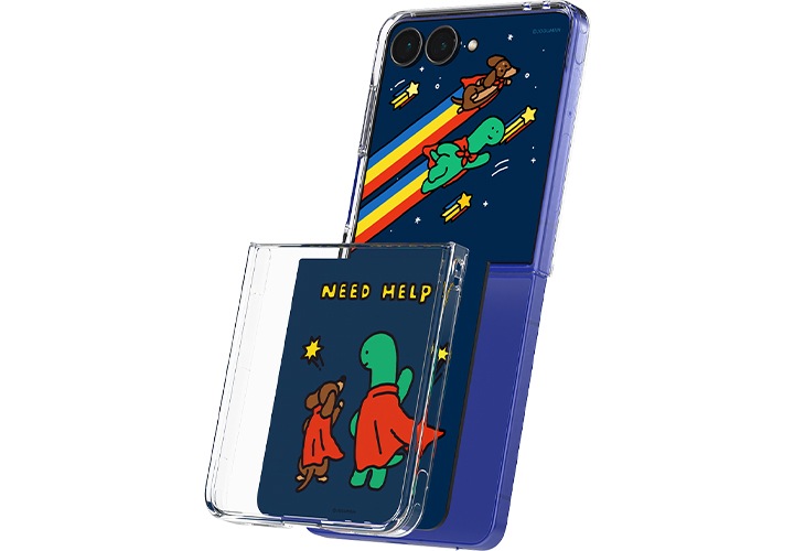 완전히 펼쳐져 있는 갤럭시 Z 플립7 플렉스 윈도우에 조구만 브라키오&우디 영상 콘텐츠가 띄워져 있고, 기기, 플립수트 카드, 케이스가 공간을 두고 서로 떨어져 있습니다.