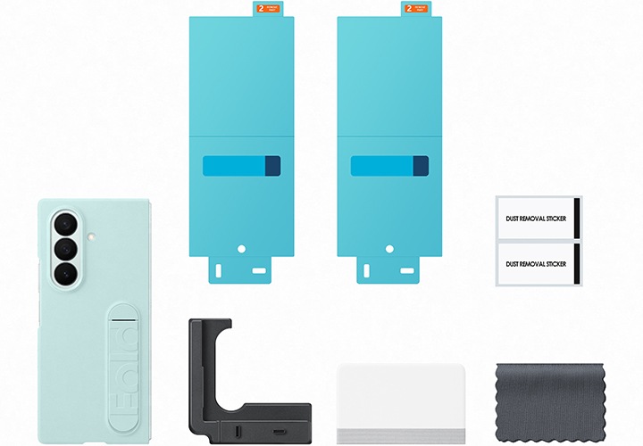 갤럭시 Z 폴드7 실리콘 케이스 with 스탠드의 구성품이 자세히 보이고 있습니다. 실리콘 케이스, AR 필름 2장, 스퀴지, 더스트 리무버 스티커, 마이크로 파이버 클리너, 어플리케이터가 보이고 있습니다.