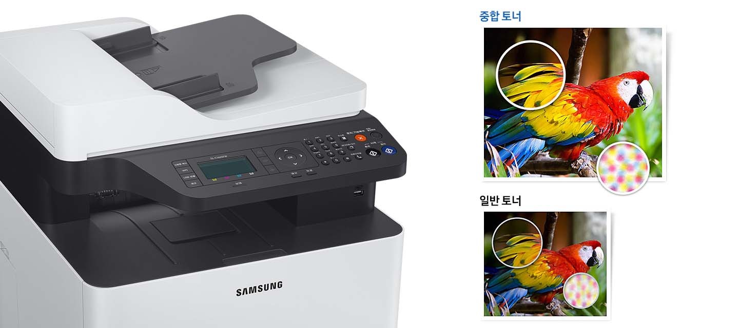 좌측에는 제품오른쪽으로 20도 돌아간 정면 이미지가 배치하여 있고 우측에는 중합 토너와 일반 토너로 인쇄된 앵무새 사진이 위에서 아래로 배치하여 있습니다. 각각 날개 부분을 확대하여 인쇄한 상태를 보여주고 있습니다.