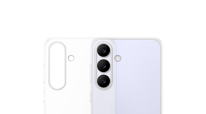 클리어 케이스와 갤럭시 S25 FE의 후면 상단 모습입니다. 클리어 케이스 오른쪽 면의 3분의 1이 후면 카메라 렌즈가 있는 스마트폰 왼쪽 면의 3분의 1을 덮고 있습니다.