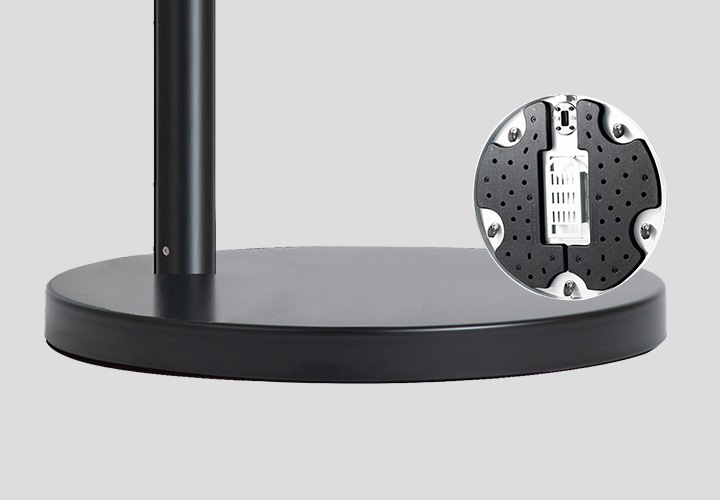 스탠드의 하단 부분 이미지를 크게 보여주고 있으며, 우측에는 스탠드의 바닥면 하단을 보여주는 이미지가 있습니다.