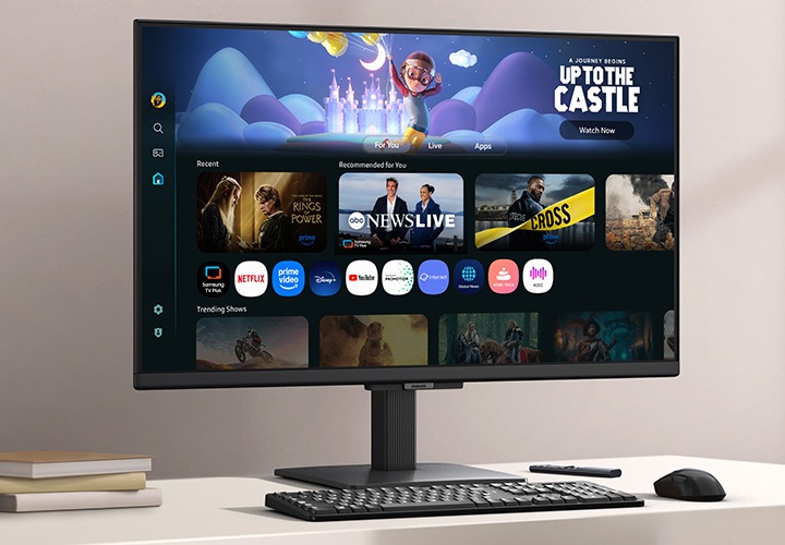 책상 위 모니터가 보입니다. 모니터 화면엔 여러 OTT 서비스를 나타내고 있습니다.
