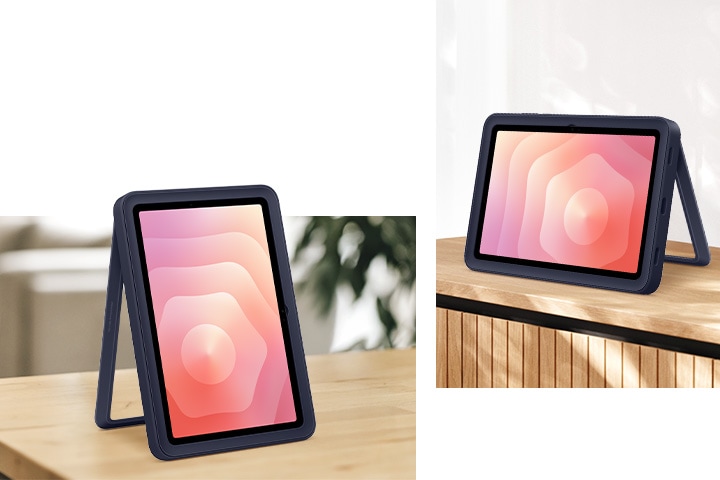 오른쪽에는 프레임 커버를 장착한 갤럭시 탭 S11이 나무 테이블 위에서 가로 모드로 세워져 있습니다. 왼쪽에는 세로 모드로 세워진 또 다른 갤럭시 탭 S11이 있습니다. 두 이미지는 태블릿의 가로, 세로 모드 모두 안정적이고 두 손이 자유로운 시청 환경을 강조합니다.