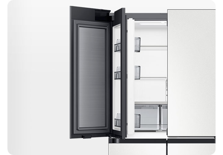 냉장고 좌측 상단 푸드쇼케이스가 열려있는 이미지 입니다.