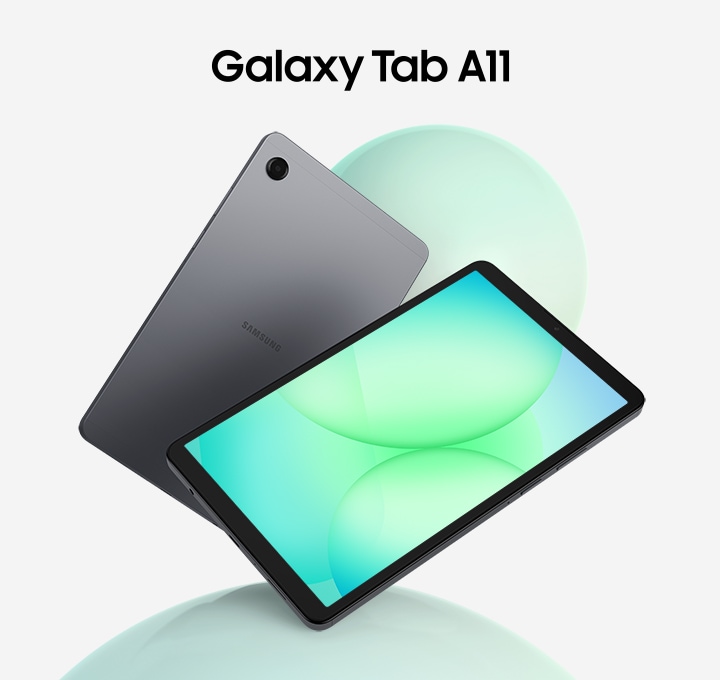 갤럭시 탭 A11 문구가 상단 가운데 보이고 아래에는 태블릿 2대가 있습니다. 왼쪽 태블릿은 카메라 홀이 보이는 뒷면이 비스듬히 보이고 오른쪽은 디스플레이가 보이는 앞면이 비스듬 하게 보입니다.