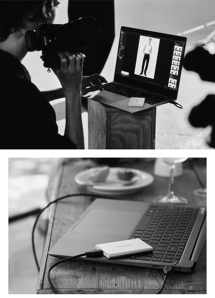 이미지 두 개가 있습니다. 왼쪽 이미지에서는 한 손에 카메라를 든 사람이 노트북에 외장 SSD를 연결한 채 촬영한 이미지를 확인하고 있으며, 우측 이미지에서는 카메라, 그릇, 와인잔 등이 놓인 테이블 위에 외장 SSD가 연결된 노트북이 있습니다.