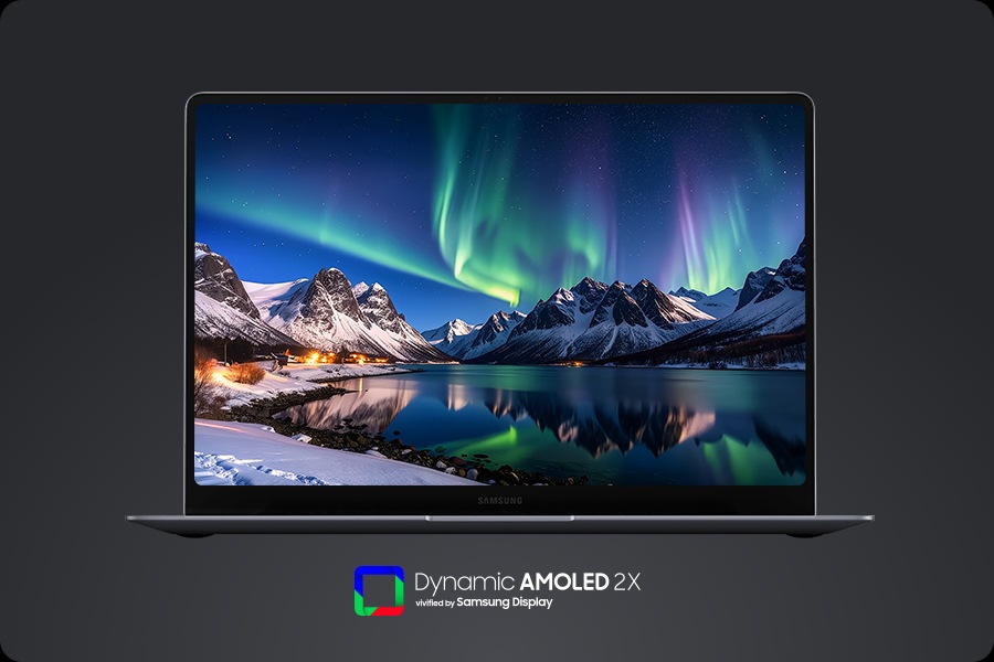 갤럭시 북6 프로가 전면을 향해 펼쳐져 있습니다. Dynamic AMOLED 2X 디스플레이가 나타납니다. 화면 속 이미지는 밝고 생생한 색상과 깊은 블랙을 강조하여 보다 선명한 비주얼을 표현합니다. Dynamic AMOLED 2X 로고가 표시 됩니다.