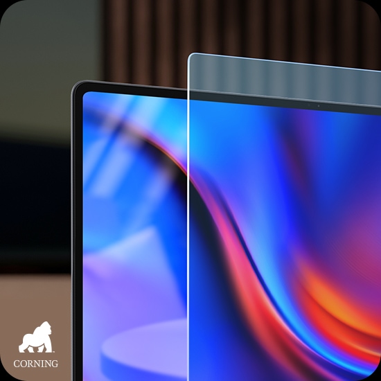 갤럭시 북6 프로는 살짝 오른쪽을 향해 펼쳐져 있습니다. 화면에는 다채로운 배경화면이 나타납니다. 화면 앞에는 반사 방지 코팅이 적용된 Corning® Gorilla® Glass 5가 있어 눈부심을 줄이고 빛에 노출된 부분을 보다 선명하게 표현하며 편안한 시야를 제공합니다.