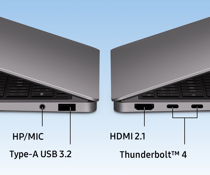 두 대의 갤럭시 북6 프로가 각각 좌우 측면을 향해 살짝 열린 채로 놓여있습니다. 포트는 HP/MIC, 타입-A USB 3.2, HDMI 2.1, 그리고 두 개의  Thunderbolt™ 4로 표시됩니다. 액세서리, 디스플레이, 빠른 데이터 전송 등 다양한 연결 옵션이 함께 강조됩니다.