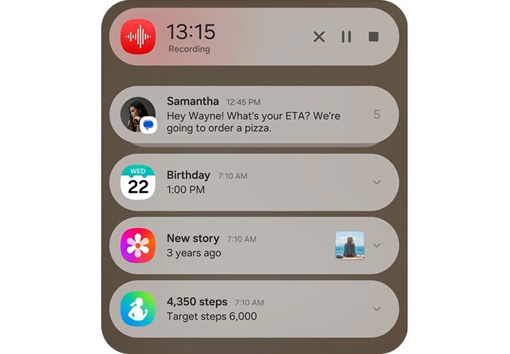 갤럭시 기기 메인 화면에 알림을 스와이프해 상단에 활성 앱의 라이브 알림을 나타난다.