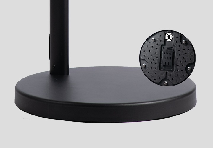 스탠드의 하단 부분 이미지를 크게 보여주고 있으며, 우측에는 스탠드의 바닥면 하단을 보여주는 이미지가 있습니다.