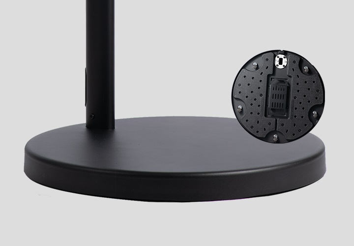 스탠드의 하단 부분 이미지를 크게 보여주고 있으며, 우측에는 스탠드의 바닥면 하단을 보여주는 이미지가 있습니다.