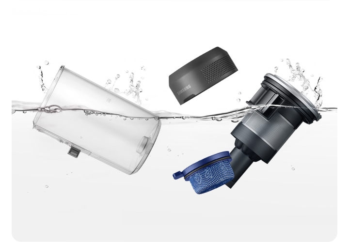 깨끗한 물이 출렁이는 모습을 배경으로 그 안으로 제트의 먼지통과 싸이클론, 모터 필터, 고성능 필터, 고성능 필터가 잠기고 있는 모습으로 먼지통 부분을 분해되어 물 세척이 가능한 것을 알려주고 있습니다.