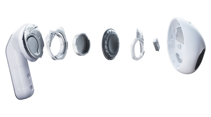 갤럭시 버즈4 이어버드 한 개를 분해해 우퍼를 포함한 이어버드의 각 부품을 드러내고 있습니다.