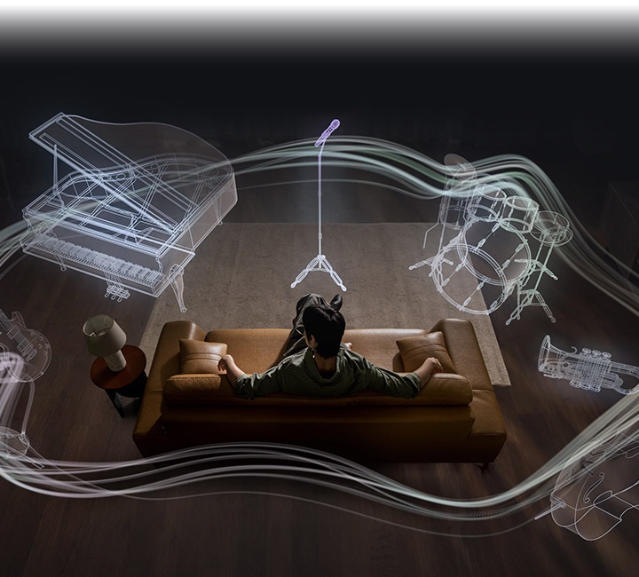 한 남성이 소파에 앉아 있고 그 주위로 다양한 악기들이 원형으로 나타납니다. 악기는 마이크와 마이크 스탠드, 드럼 세트, 트럼펫, 첼로, 바이올린, 일렉트릭 기타, 그랜드 피아노입니다. 악기들을 실루엣으로 표현하여 갤럭시 버즈4에 탑재된 360 오디오 시스템을 강조합니다.