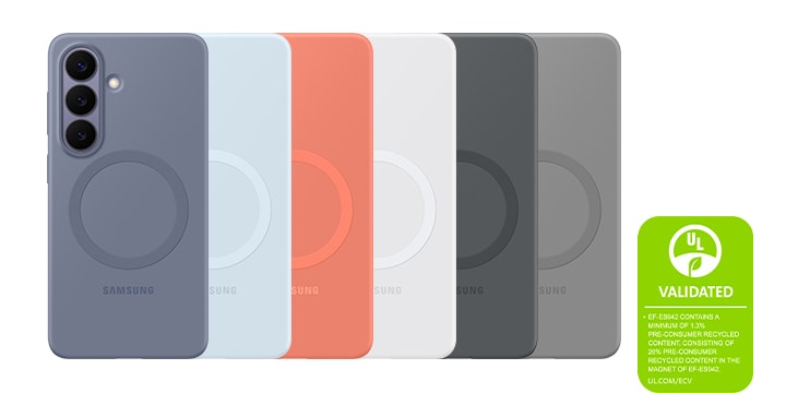 여섯 대의 갤럭시 S26 기기가 블루 바이올렛, 라이트 블루, 코랄 레드, 화이트, 블랙, 그레이 색상의 실리콘 마그넷 케이스를 장착하고 나열되어 있습니다. 실리콘 마그넷 케이스는 최소 1.3%의 사용 전 재활용 소재를 포함하고 있으며, 케이스의 마그넷에는 26%의 사용 전 재활용 소재가 포함되어 있습니다. UL.COM/ECV＇라는 내용이 UL 인증 마크와 함께 표시되어 있습니다.